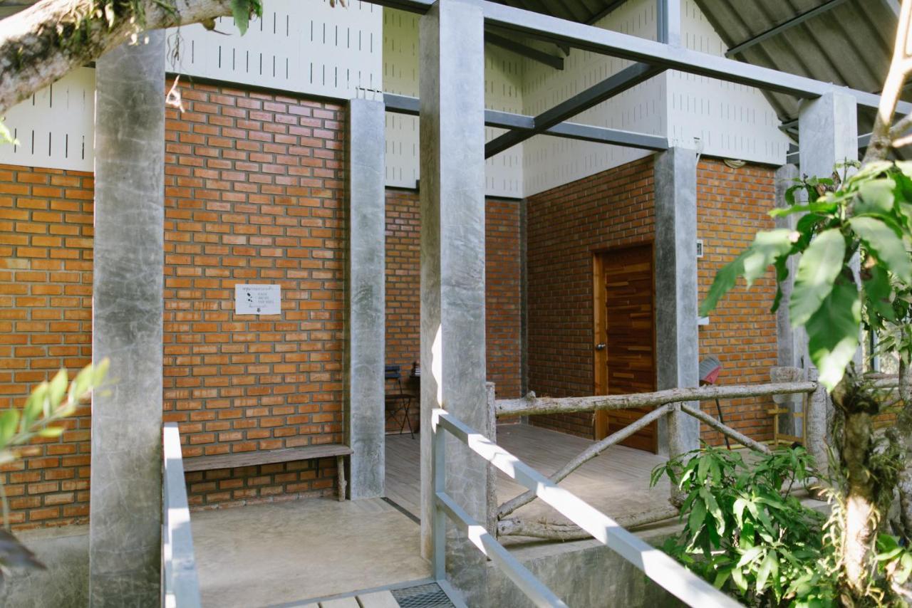 Aum Hum Homestay Fang Екстериор снимка